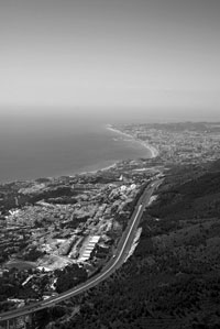 [Fig. 02] Aerial view of the Costa del Sol looking west from Benalmádena. Photo: Jacques Maes, March 2008. 